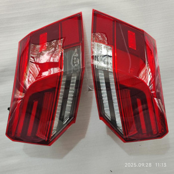 5H0 945 095 C - 5H0 945 096 C STOP LIGHT - TAIL LIGHT 