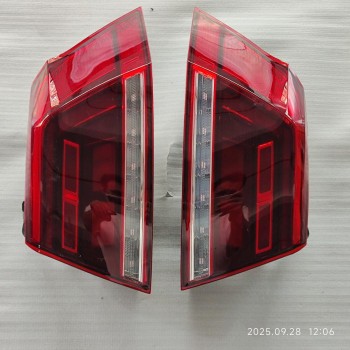 3G5 945 095 J - 3G5 945 096 J STOP LIGHT - TAIL LIGHT